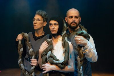 Canção para a Mulher que se puxa pelos cabelos